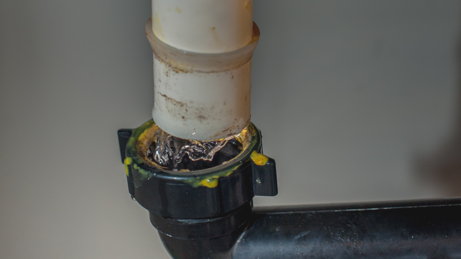 Como Detectar Aumento Súbito na Conta de Água: Sinais de Vazamento Oculto